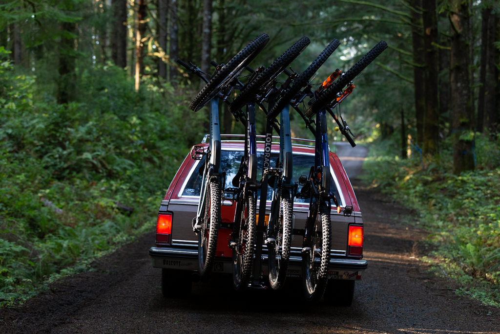 Lolo Racks 4 bike rack for 2" inch hitch with standard pull pin tilting