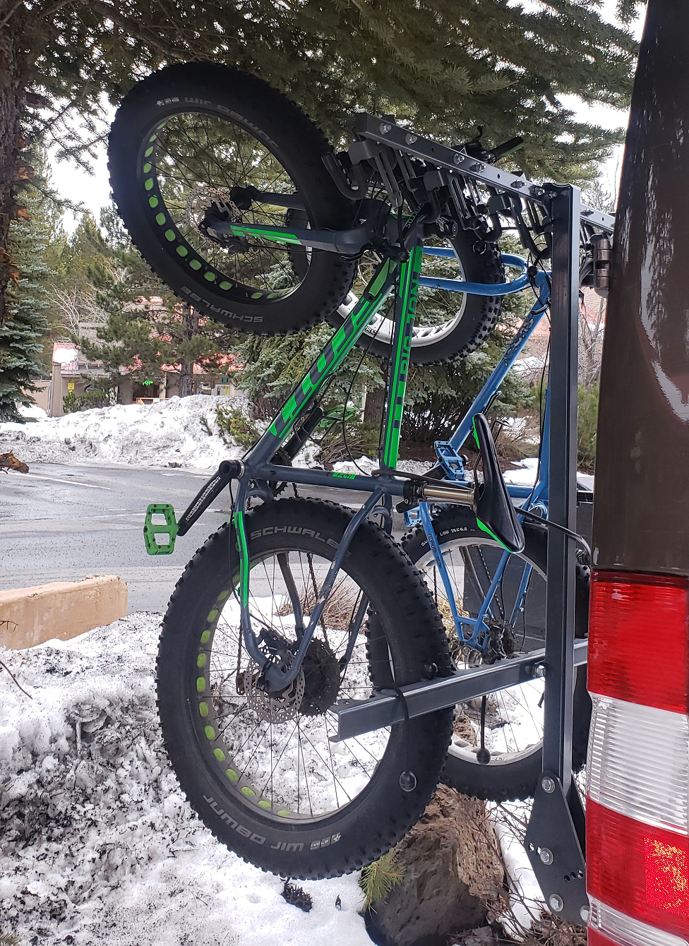 Lolo Racks 4 bike rack for 2" inch hitch with standard pull pin tilting